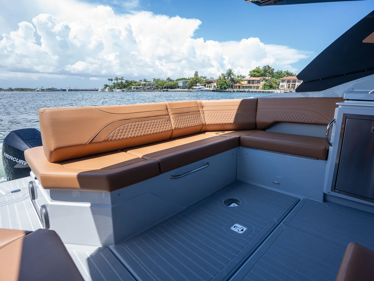 2027 Cruisers Yachts 38 GLS Outboard 38.0 feet, Miami, FL #16