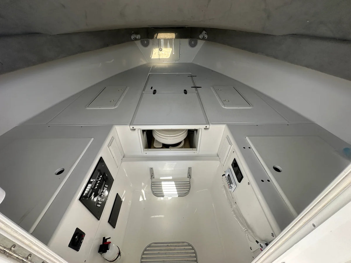 2005 Ocean Master 31 EXPRESS SPORT CABIN 31.0 feet, Wrightsville Beach, North Carolina #31