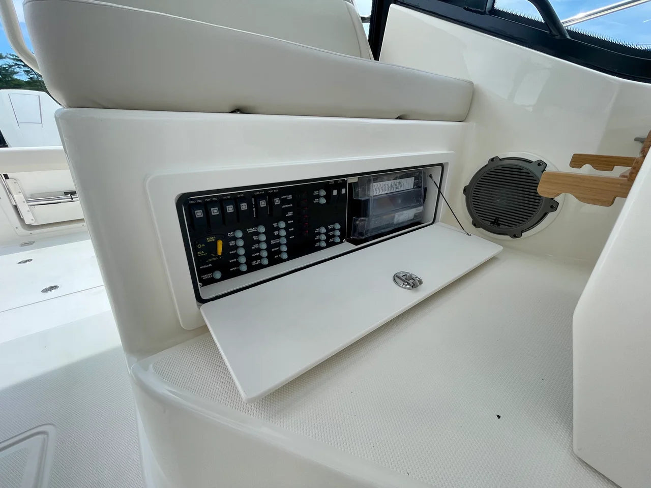 2026 Boston Whaler 325 Conquest 32.0 feet, Danvers, Massachusetts #12