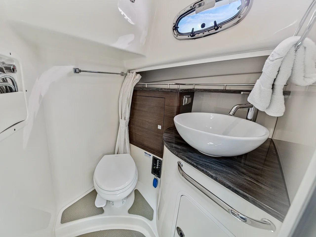 2018 Boston Whaler 345 CONQUEST 34.0 feet, Stuart, Florida #81