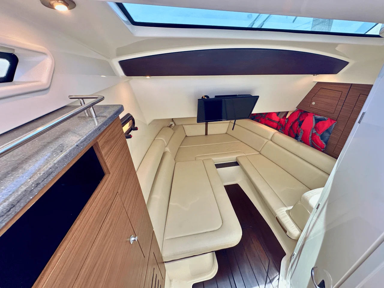2023 Boston Whaler 350 REALM 35.0 feet, Sarasota, Florida #17