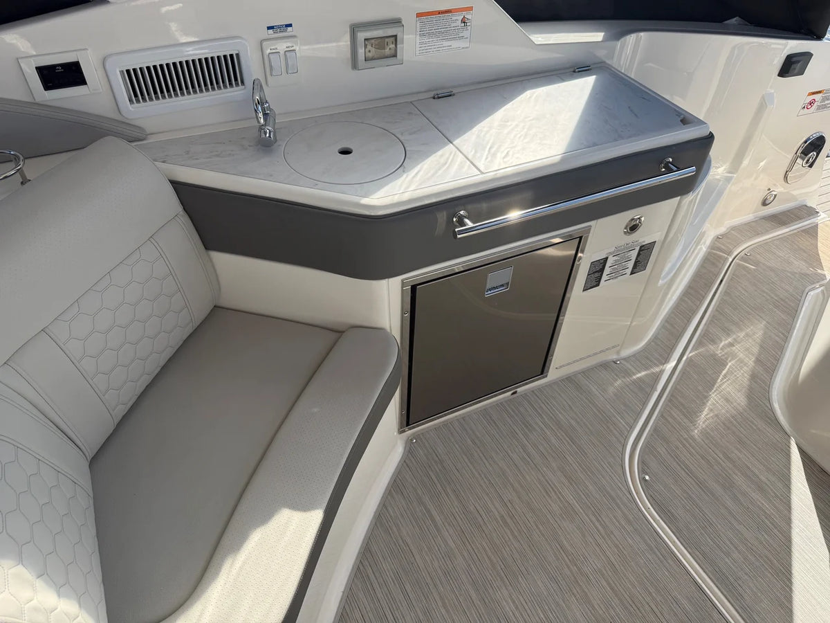 2024 Sea Ray 320 SUNDANCER OB 34.0 feet, Jacksonville Beach, Florida #18