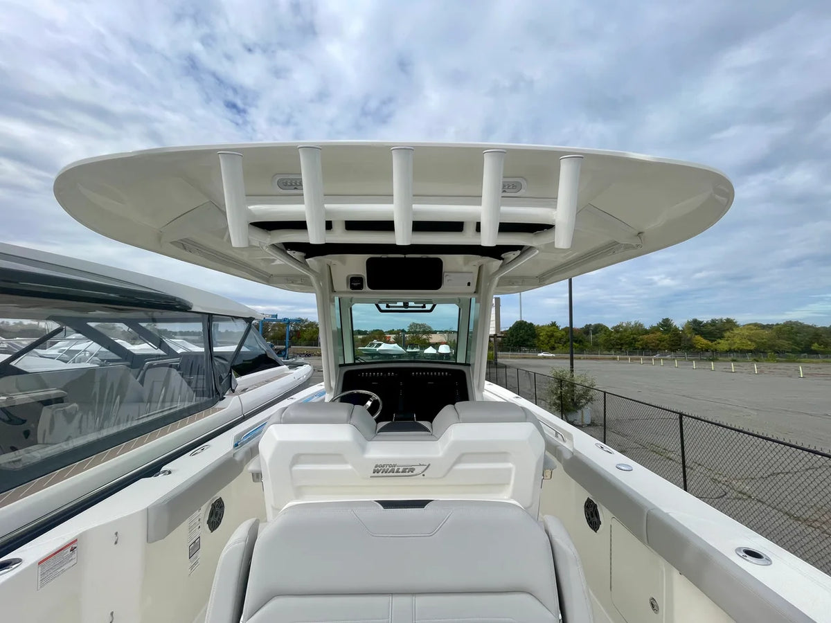 2027 Boston Whaler 330 Outrage 33.0 feet, Danvers, Massachusetts #11