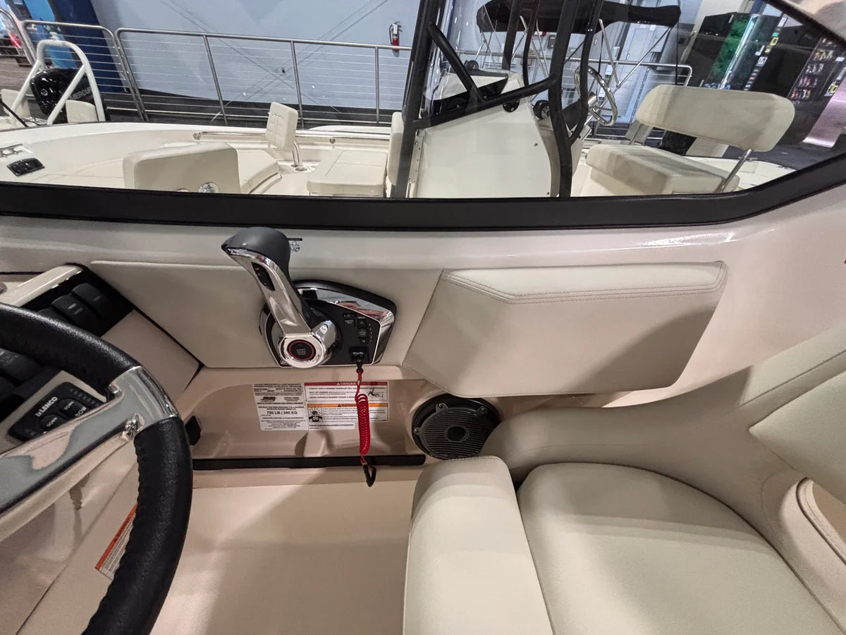 2027 Boston Whaler 240 Vantage 24.0 feet, Clearwater, Florida #11