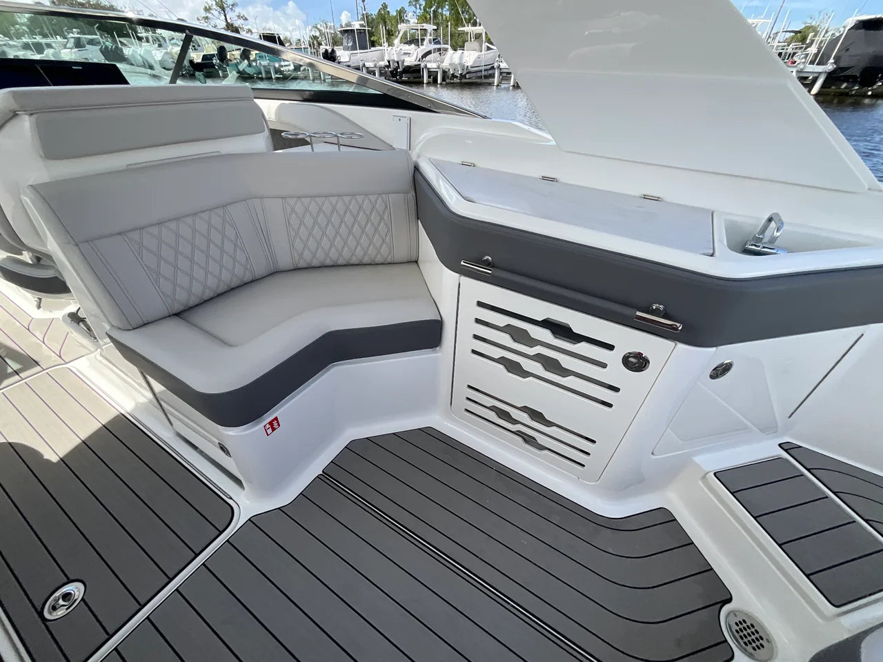 2027 Sea Ray SLX 310 Outboard 31.0 feet, Jacksonville Beach, Florida #11