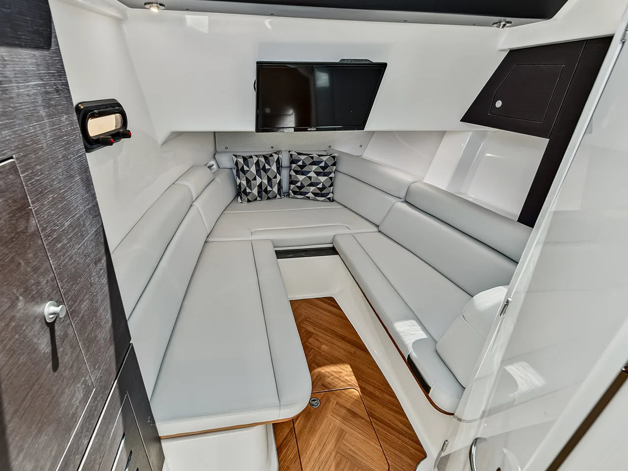 2025 Boston Whaler 350 REALM 35.0 feet, Stuart, Florida #29
