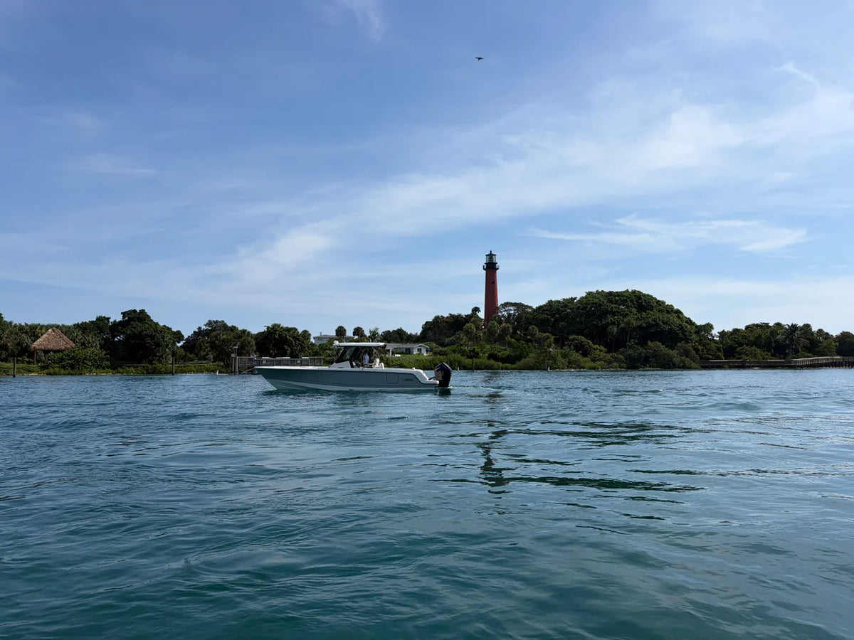 2026 Boston Whaler 330 Outrage 33.0 feet, Jupiter, Florida #4