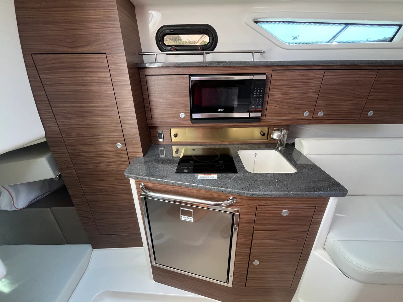 2025 Boston Whaler 325 CONQUEST 32.0 feet, Westbrook, CT #31