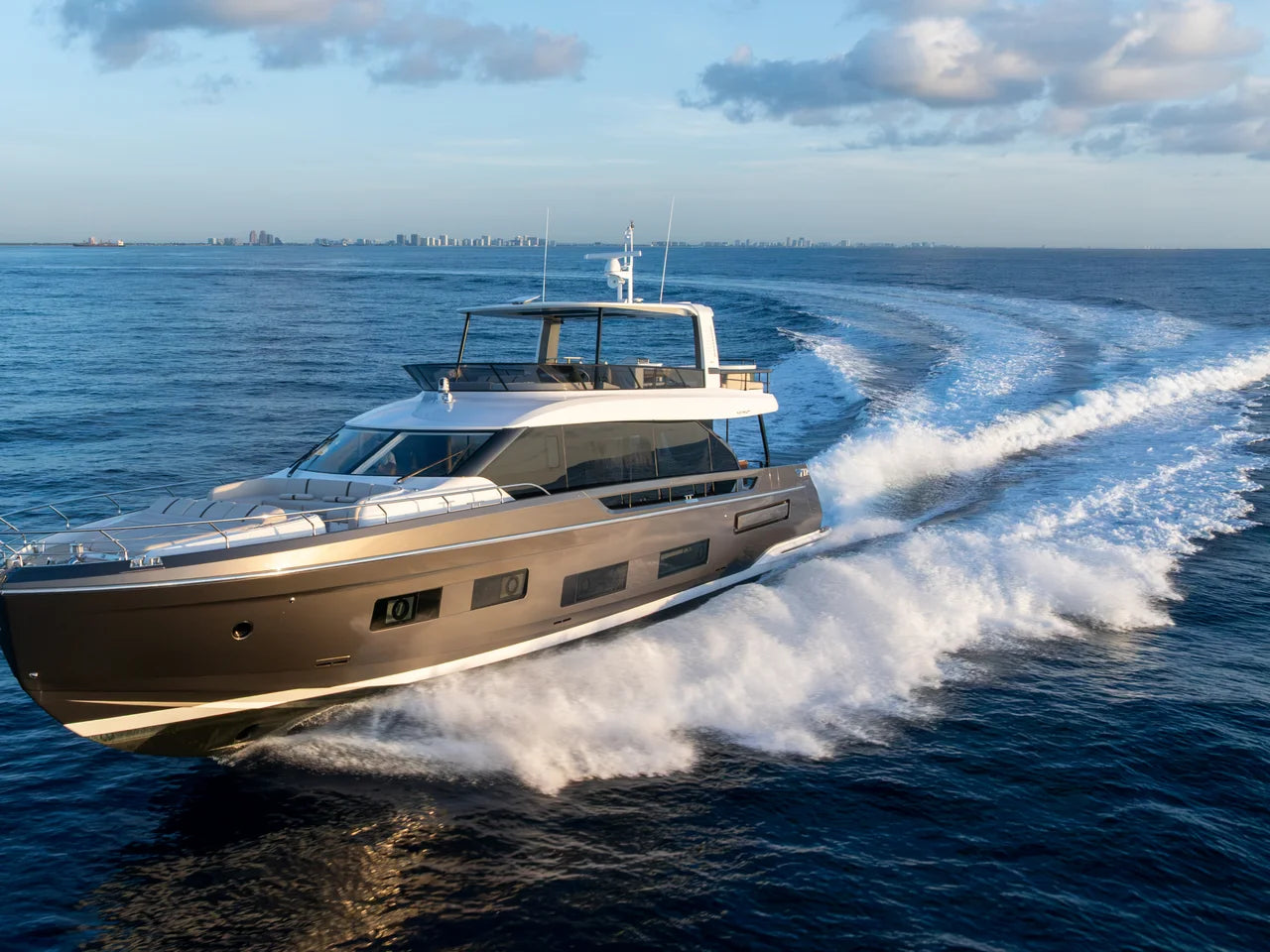 2027 Azimut Fly 82 82.0 feet, Pompano Beach, FL #4