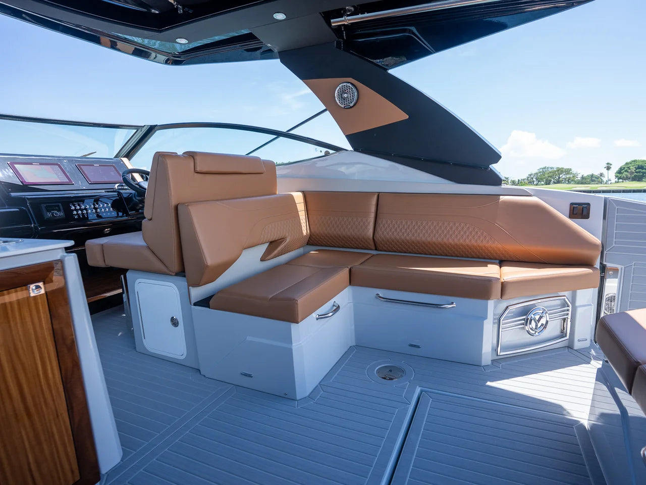 2027 Cruisers Yachts 38 GLS Outboard 38.0 feet, Miami, FL #18