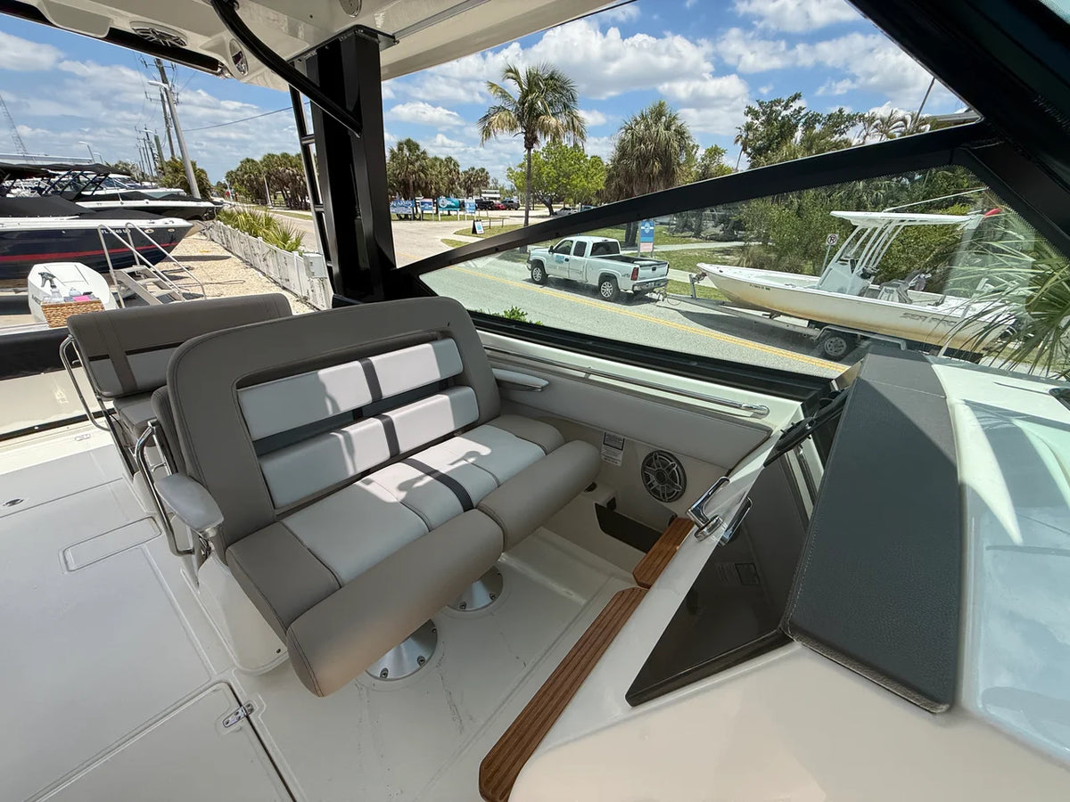 2025 Boston Whaler 330 Vantage 33.0 feet, Sarasota, FL #13