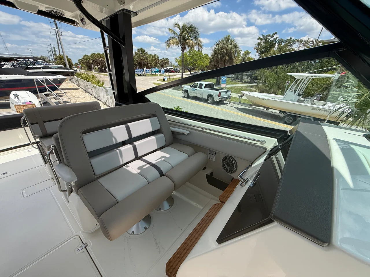 2025 Boston Whaler 330 Vantage 33.0 feet, Sarasota, FL #13