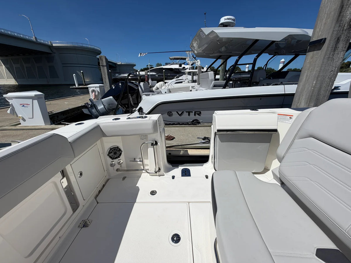 2026 Boston Whaler 330 Outrage 33.0 feet, Jupiter, Florida #23