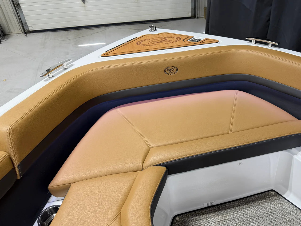 2027 Cobalt R8 28.0 feet, Crosslake, Minnesota #102