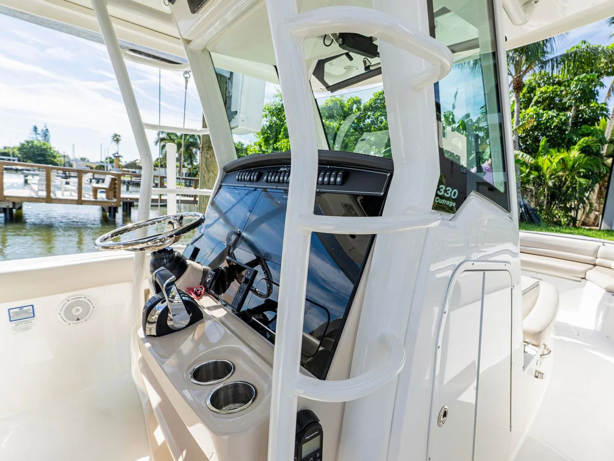 2022 Boston Whaler 330 OUTRAGE 33.0 feet, St Petersburg, FL #24