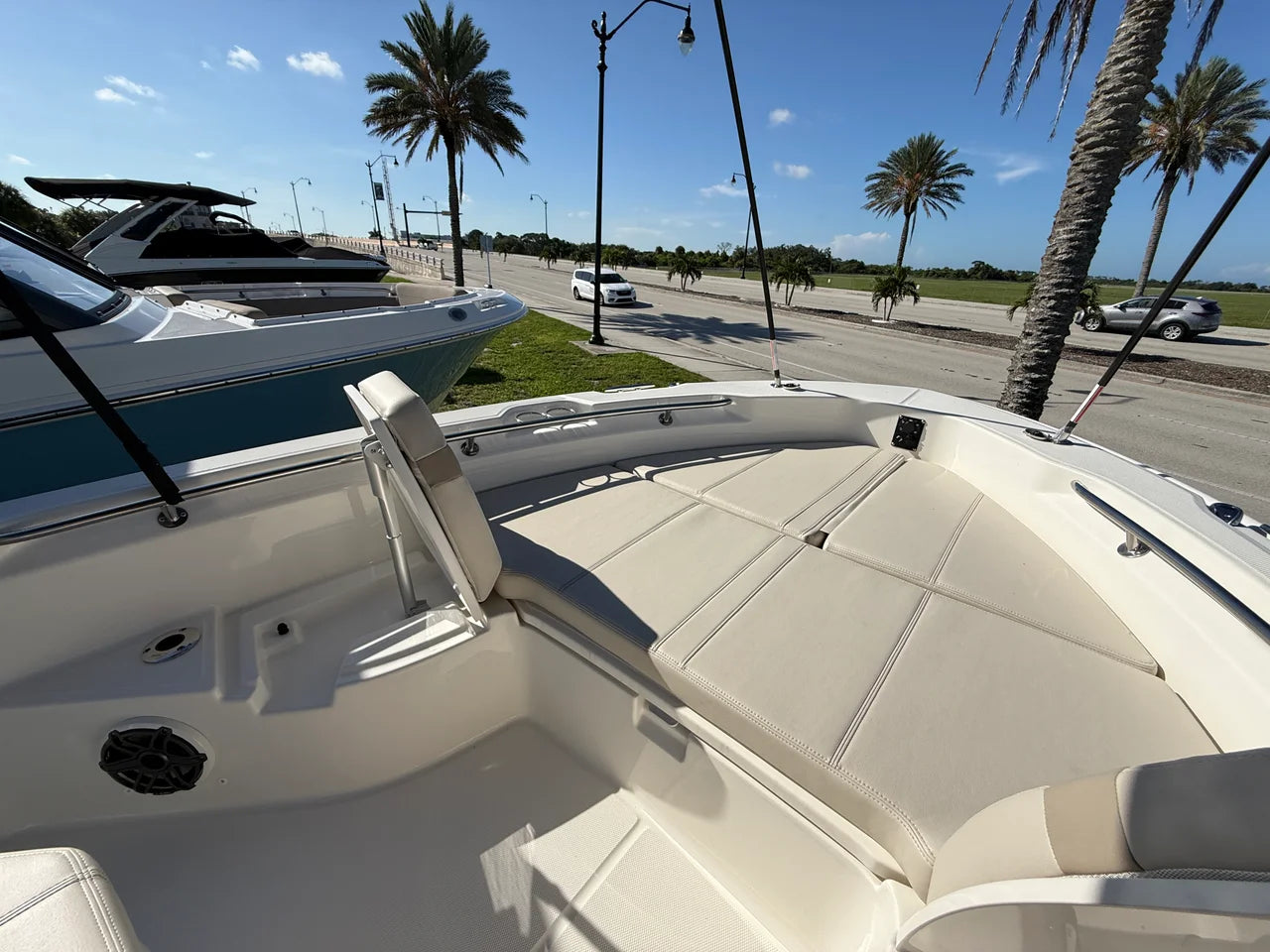 2027 Boston Whaler 250 Dauntless 25.0 feet, Venice, Florida #4