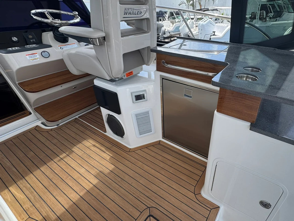 2025 Boston Whaler 365 Conquest 36.0 feet, Naples, Florida #18