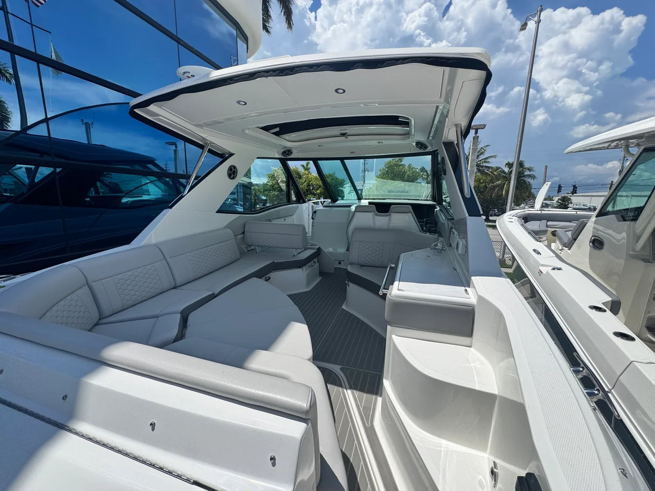2027 Sea Ray Sundancer 320 Outboard 32.0 feet, Pompano Beach, Florida #6