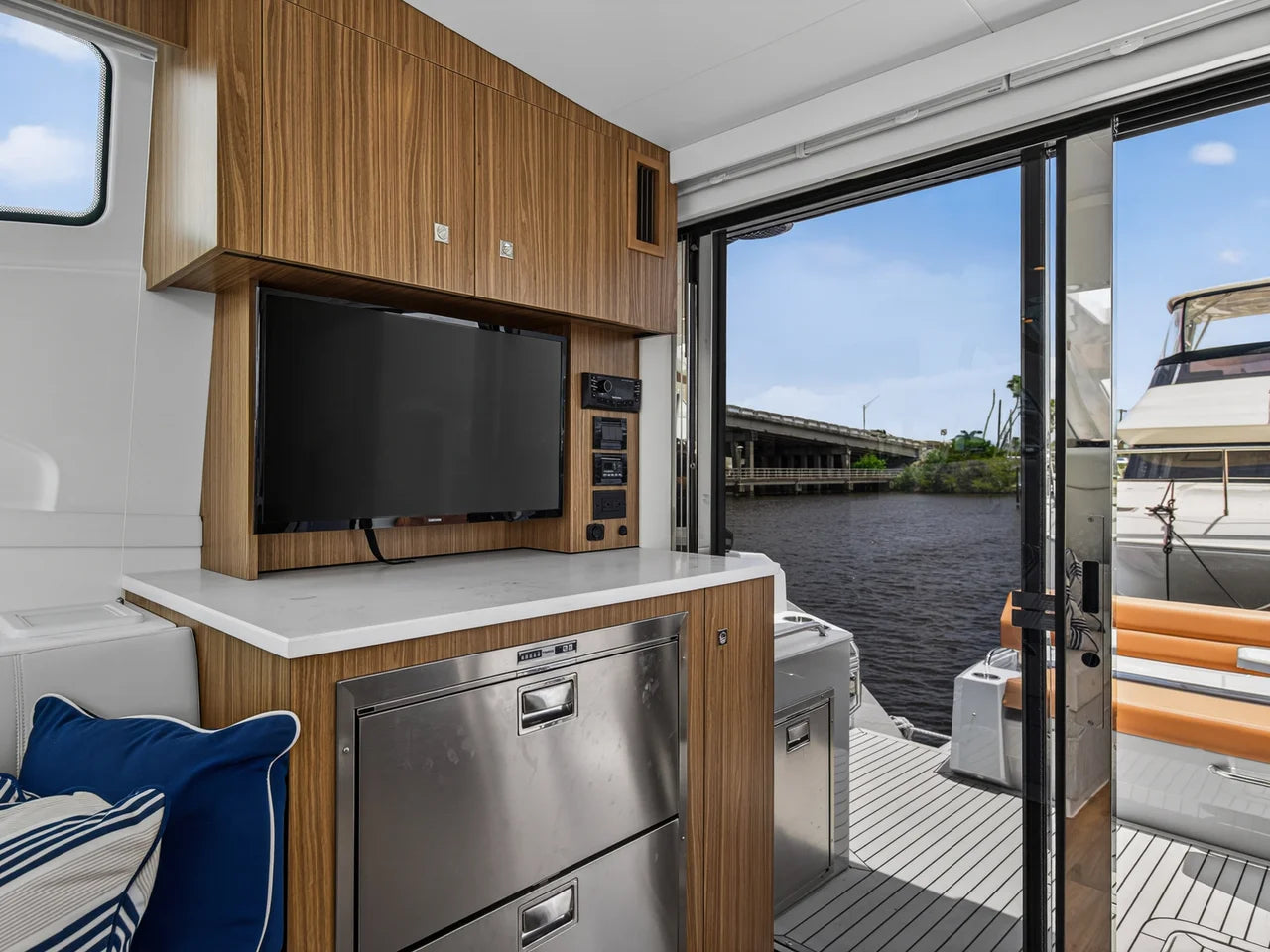 2026 Cruisers Yachts 46 Cantius 46.0 feet, Stuart, Florida #24
