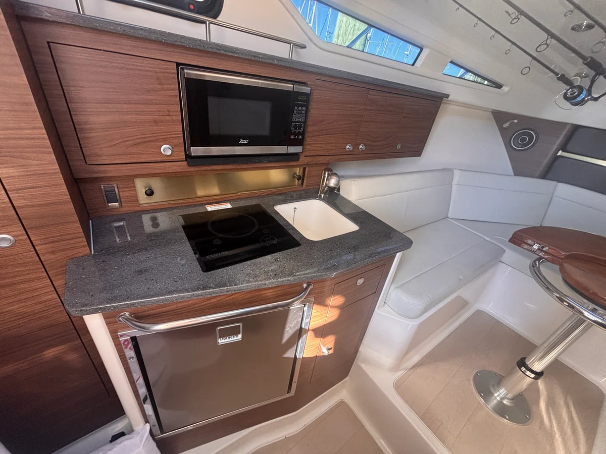 2023 Boston Whaler 325 CONQUEST 32.0 feet, Westbrook, Connecticut #23