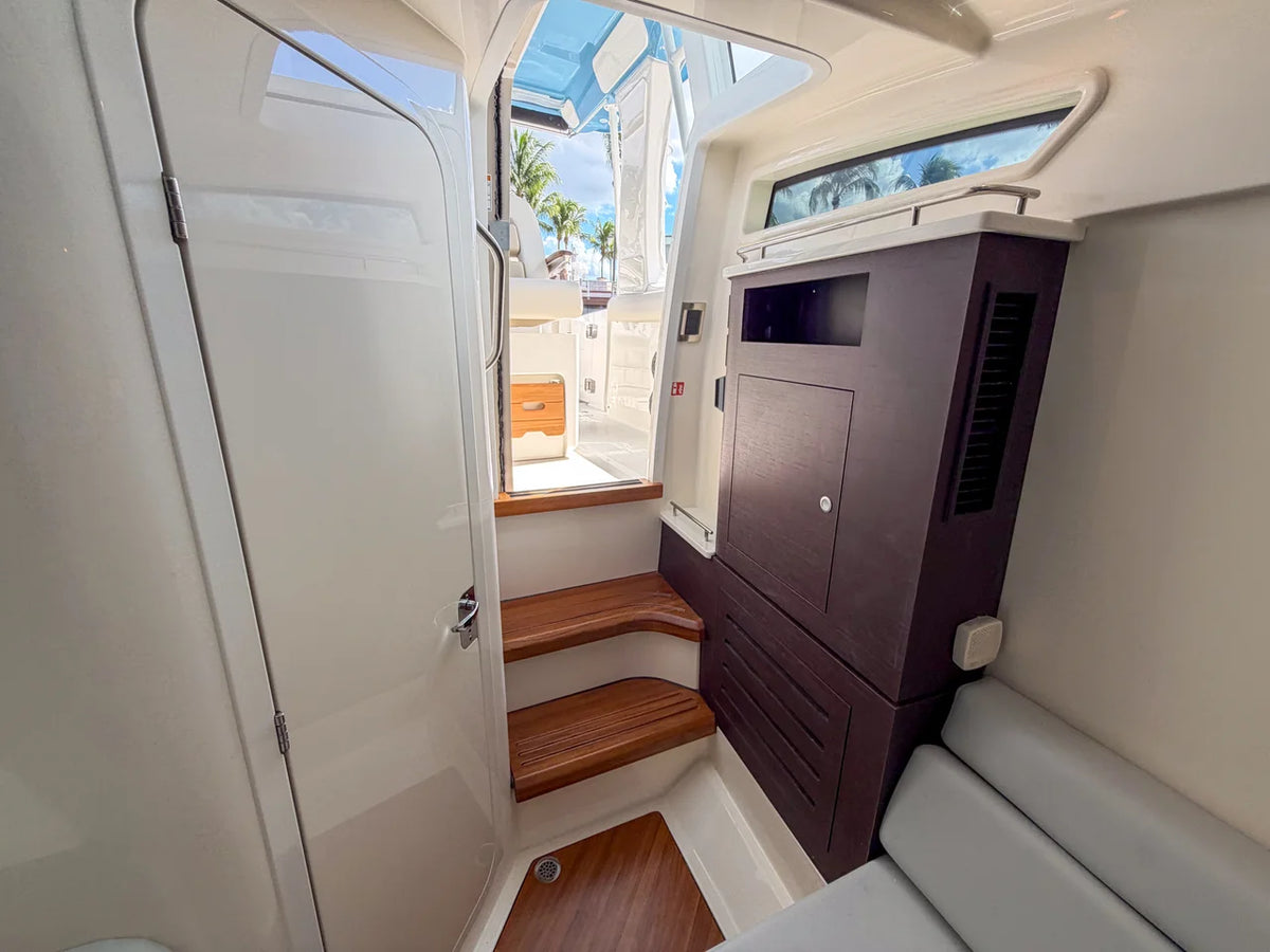 2027 Boston Whaler 350 Realm 35.0 feet, Fort Myers, FL #38