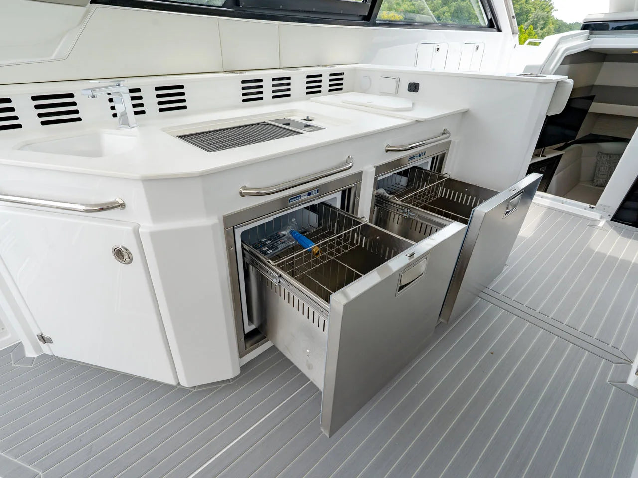 2027 Cruisers Yachts 42 GLS Outboard 42.0 feet, Lake Ozark, MO #25