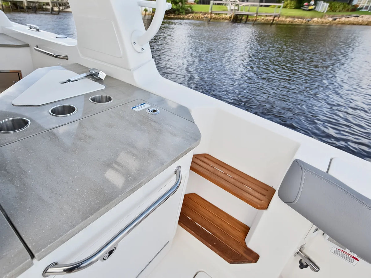 2025 Boston Whaler 350 REALM 35.0 feet, Stuart, Florida #42