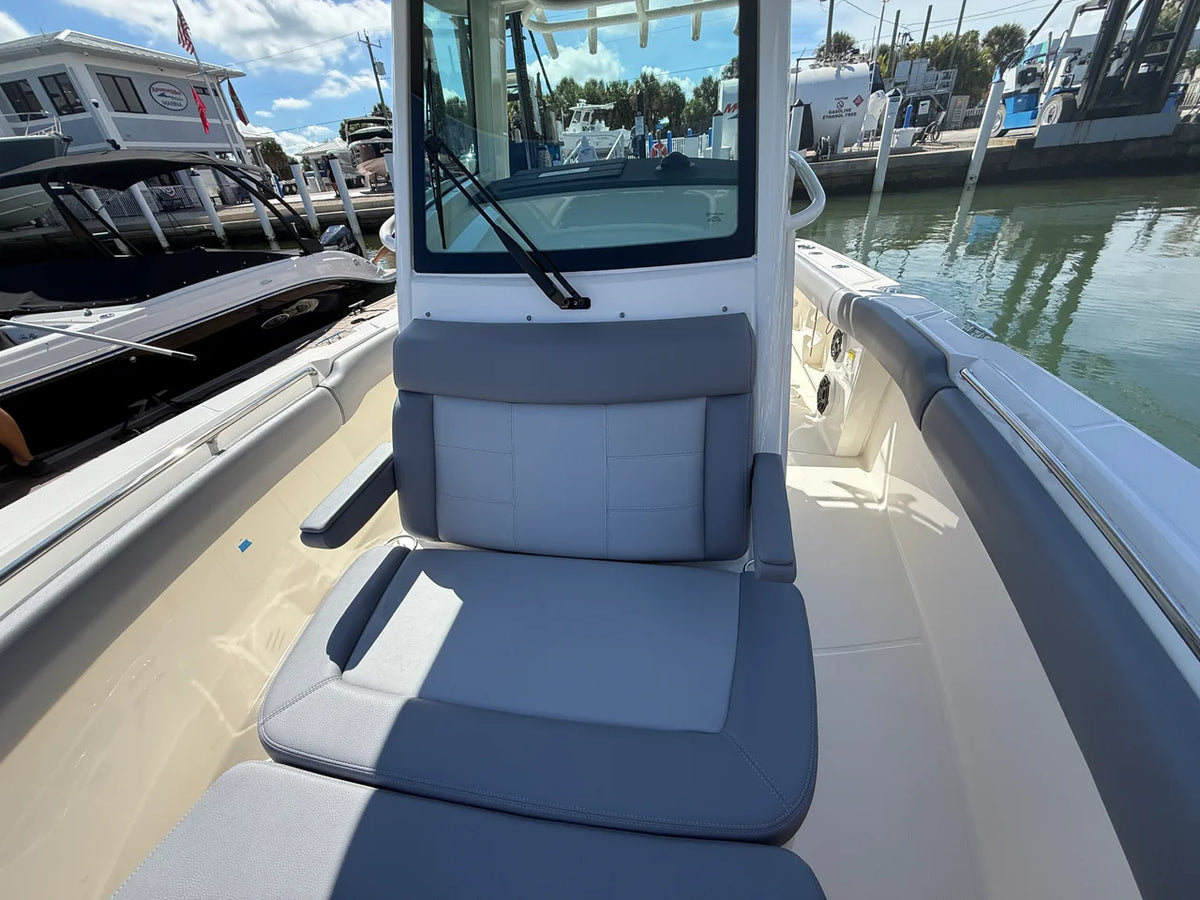 2027 Boston Whaler 250 Outrage 25.0 feet, Sarasota, FL #8