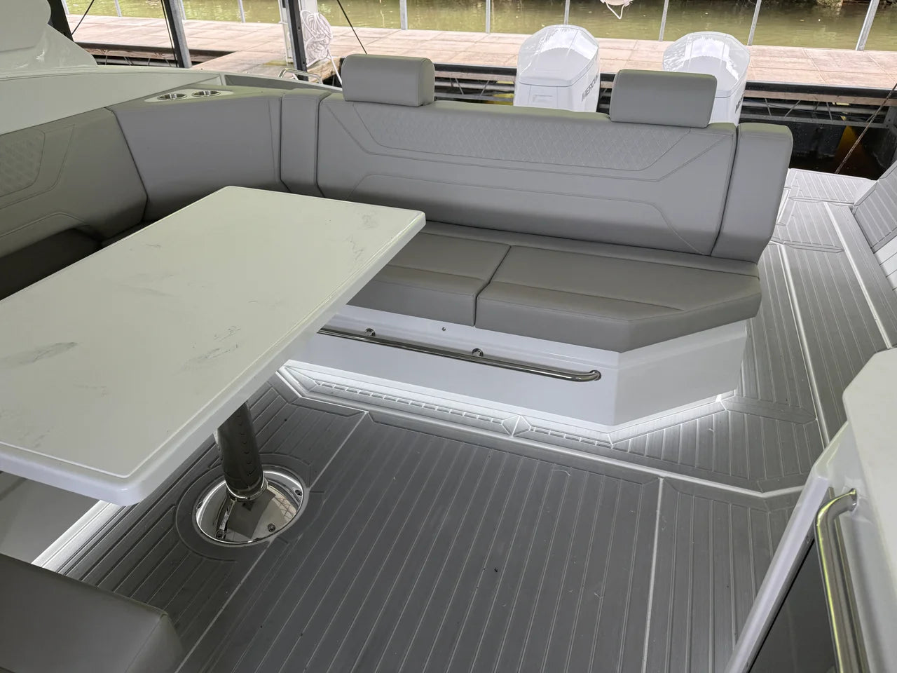 2027 Cruisers Yachts 42 GLS Outboard 42.0 feet, Lake Ozark, Missouri #19