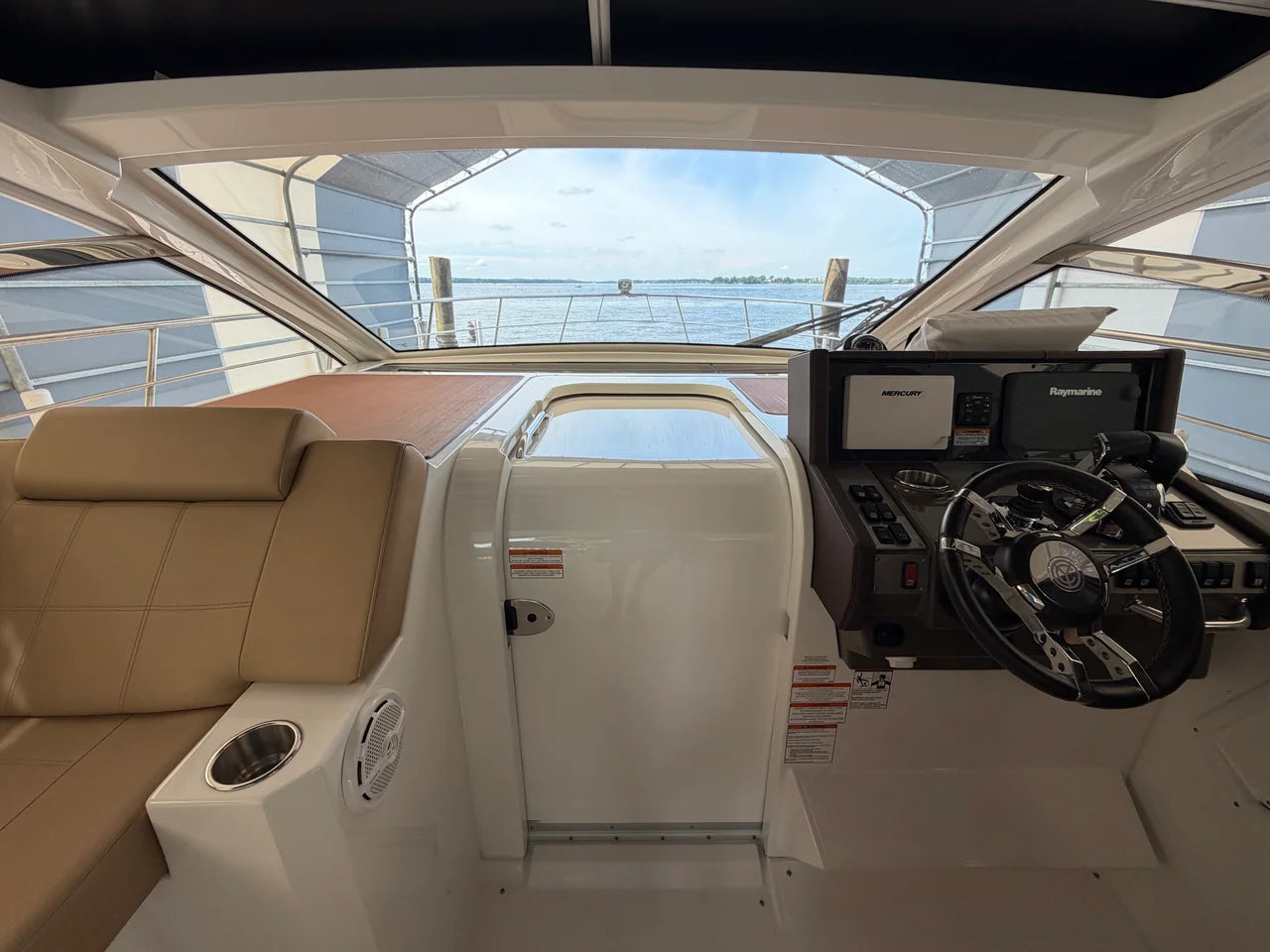 2015 Cruisers Yachts 390 EXPRESS COUPE 39.0 feet, Excelsior, Minnesota #10