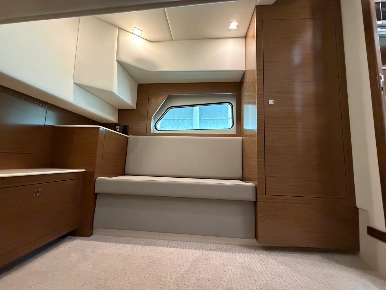 2015 Cruisers Yachts 390 EXPRESS COUPE 39.0 feet, Excelsior, Minnesota #30