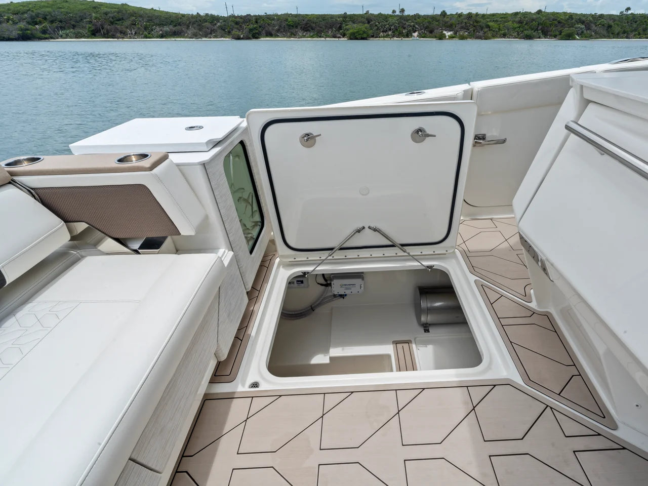 2027 Ducari 37 XIV 37.0 feet, Jupiter, Florida #48