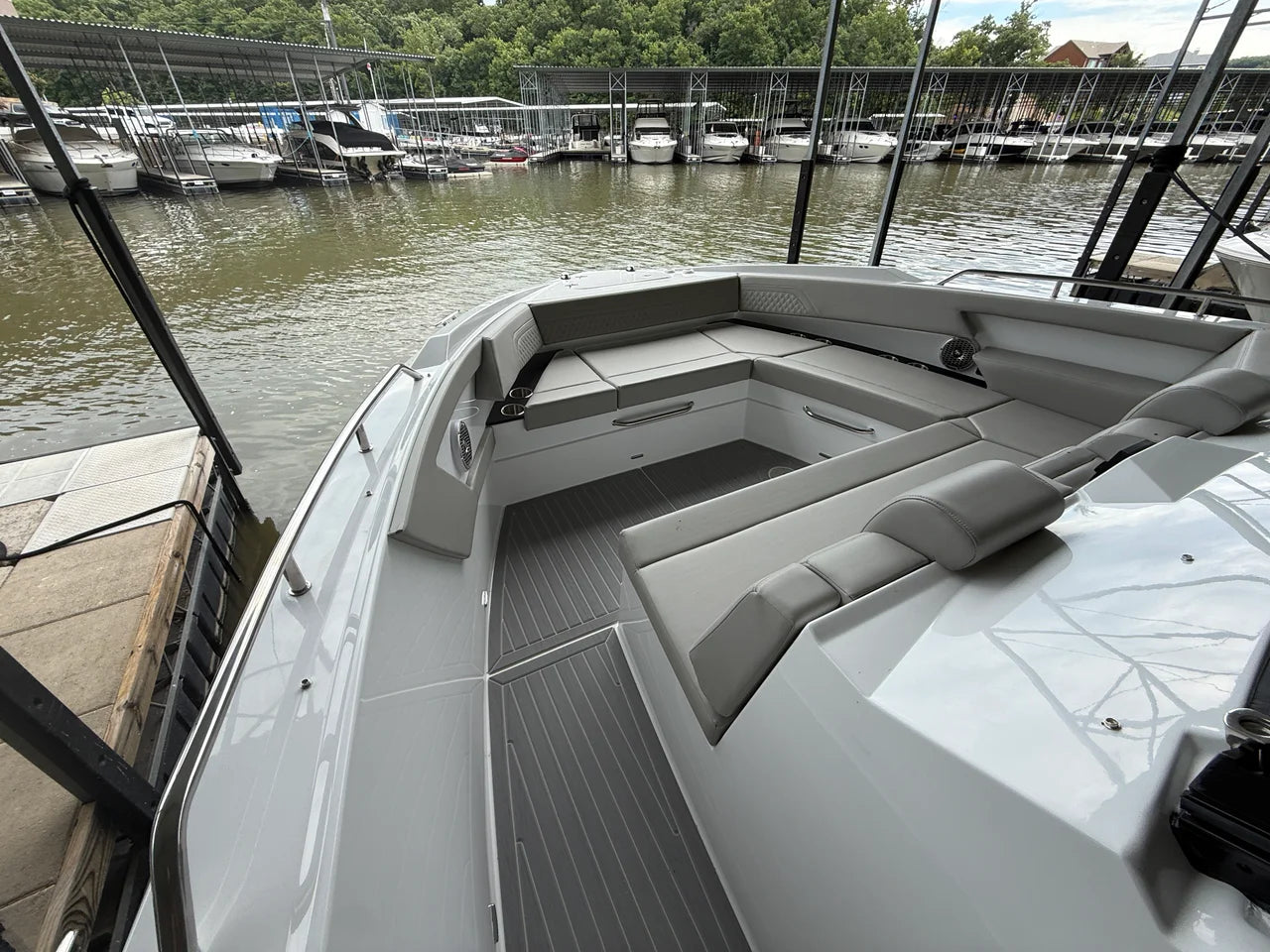 2027 Cruisers Yachts 42 GLS Outboard 42.0 feet, Lake Ozark, Missouri #10