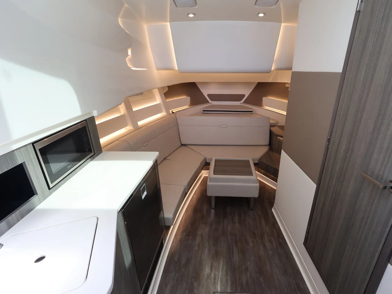 2026 Sea Ray Sundancer 370 Outboard 37.0 feet, Naples, Florida #47