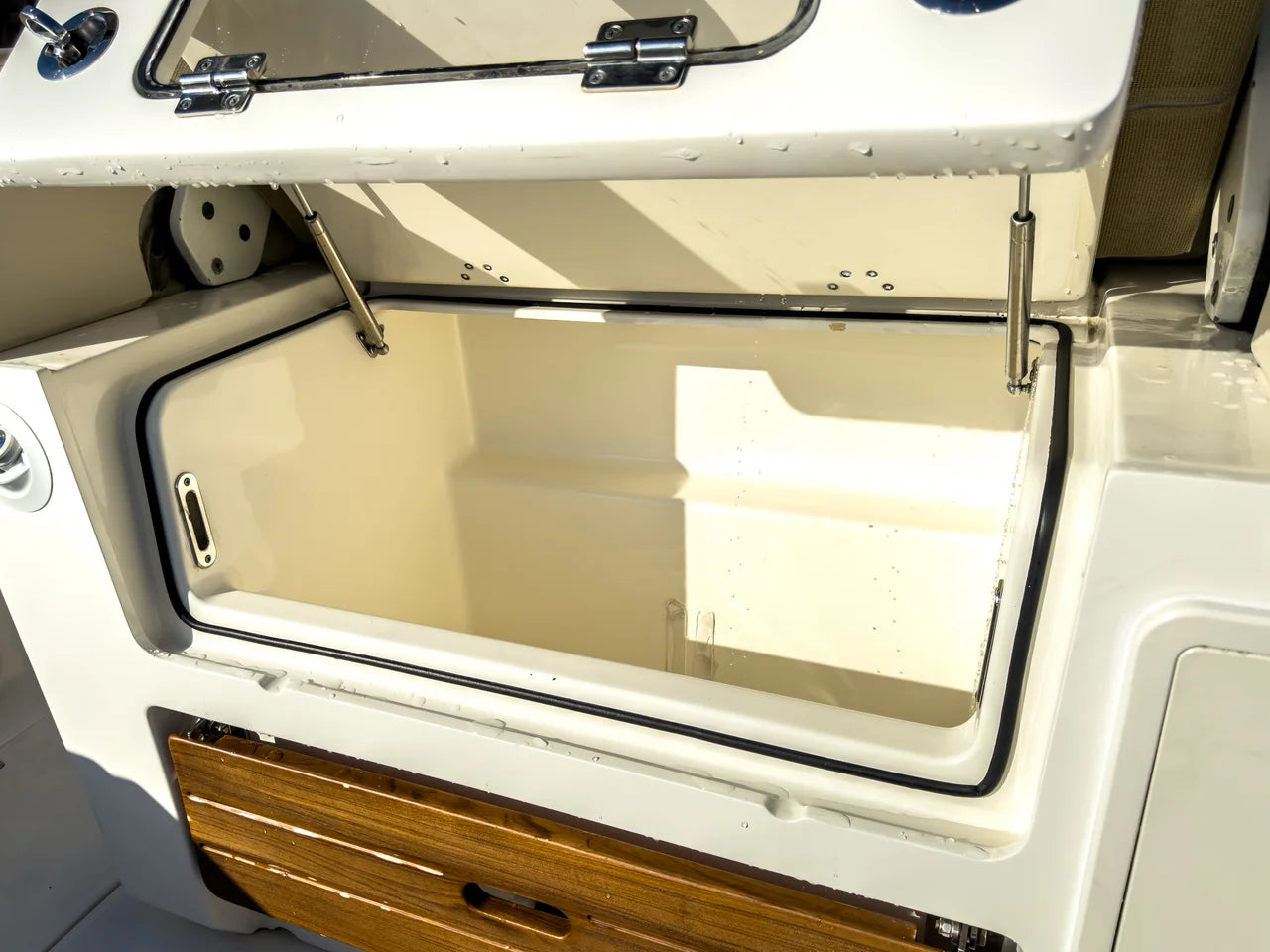 2022 Boston Whaler 350 Realm 35.0 feet, Fort Myers, FL #9