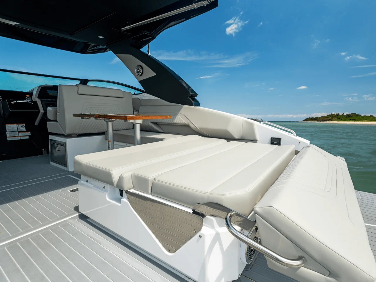 2027 Cruisers Yachts 34 GLS Outboard 34.0 feet, Sarasota, FL #95