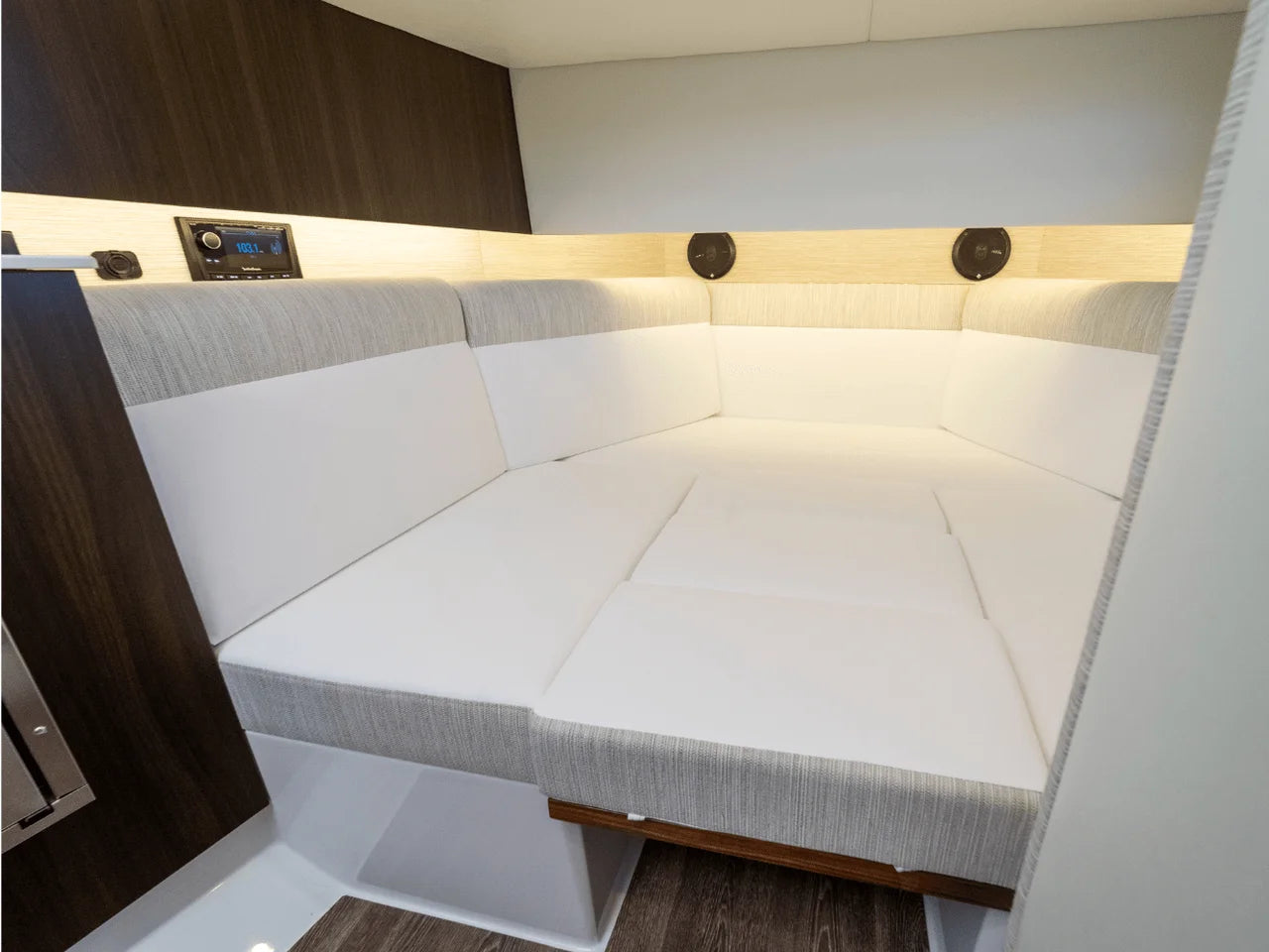 2026 Cruisers Yachts 38 GLS Outboard 38.0 feet, Inuvik, Northwest Territories #121