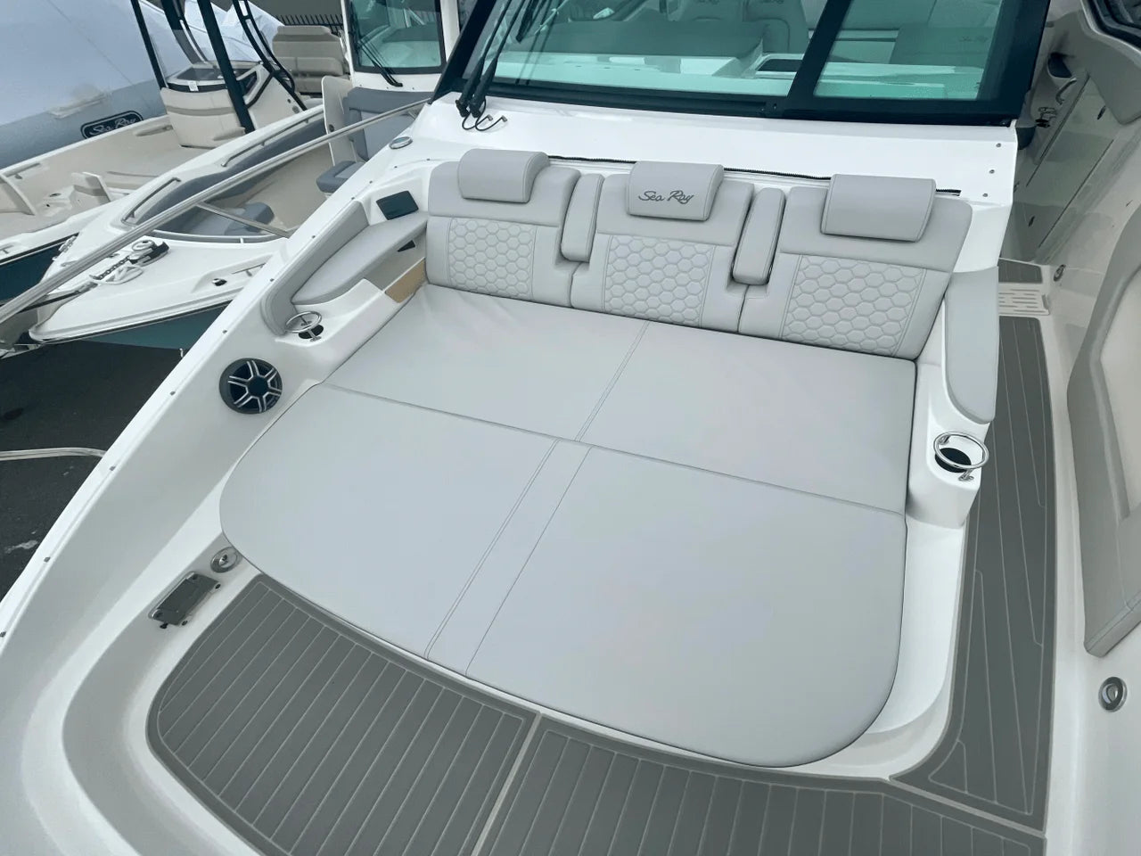 2026 Sea Ray Sundancer 320 Outboard 32.0 feet, Danvers, Massachusetts #27