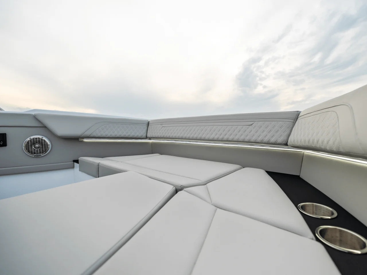 2026 Cruisers Yachts 34 GLS Outboard 35.0 feet, Inuvik, Northwest Territories #129