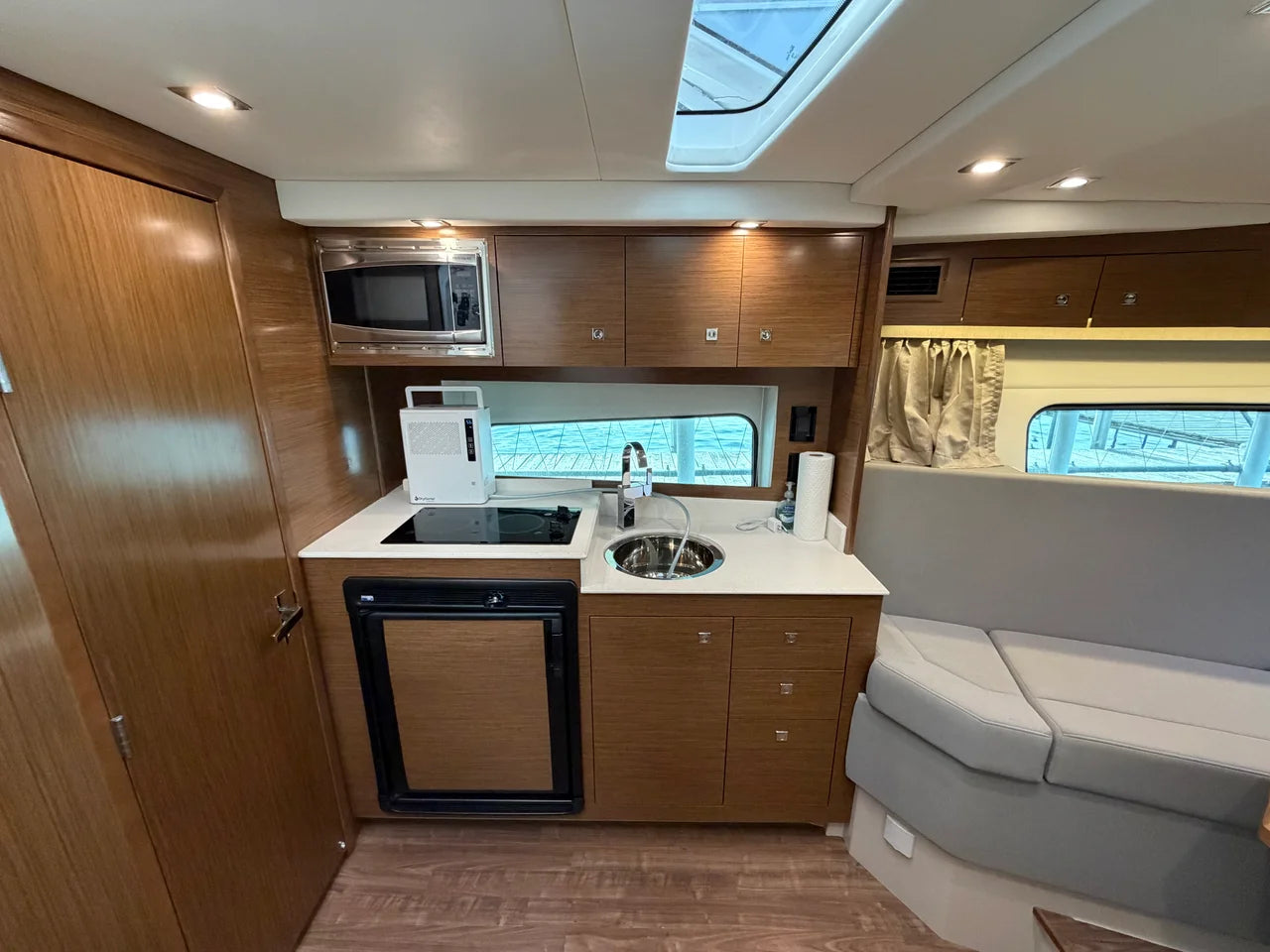 2015 Cruisers Yachts 390 EXPRESS COUPE 39.0 feet, Excelsior, Minnesota #15