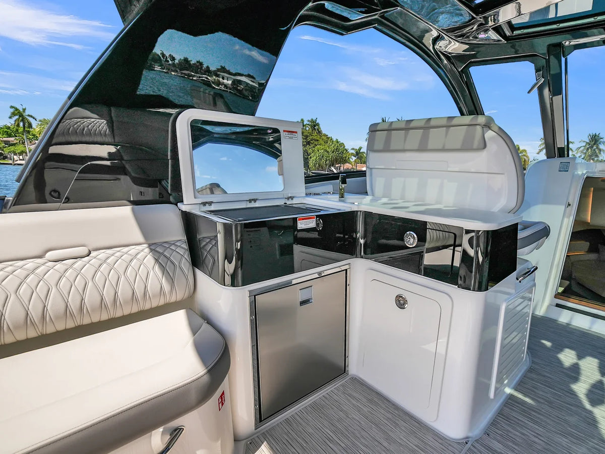 2026 Sea Ray Sundancer 370 Outboard 37.0 feet, Pompano Beach, Florida #14