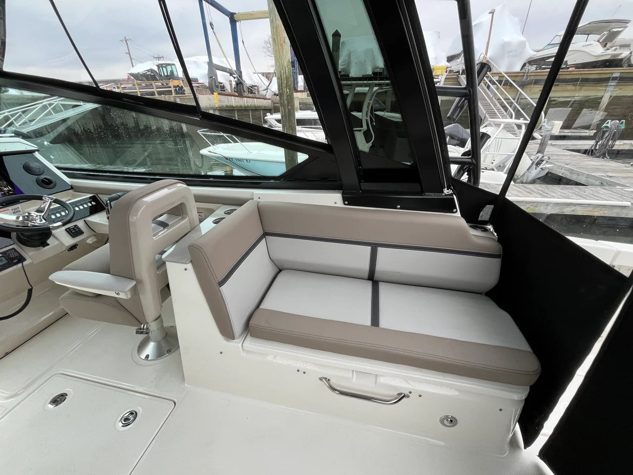 2026 Boston Whaler 330 Vantage 33.0 feet, Norwalk, Connecticut #24