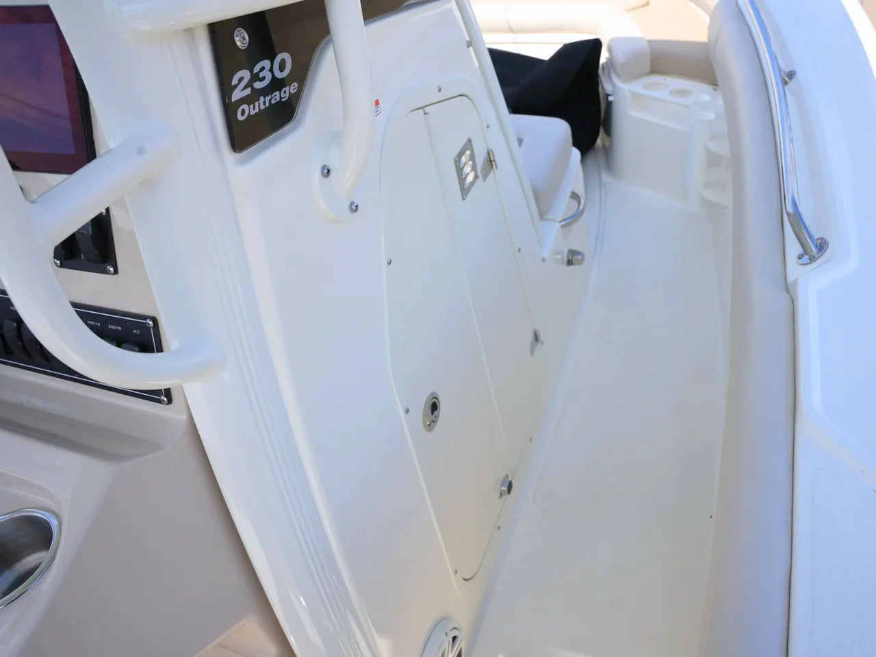 2026 Boston Whaler 230 Outrage 23.0 feet, Lewisville, TX #17