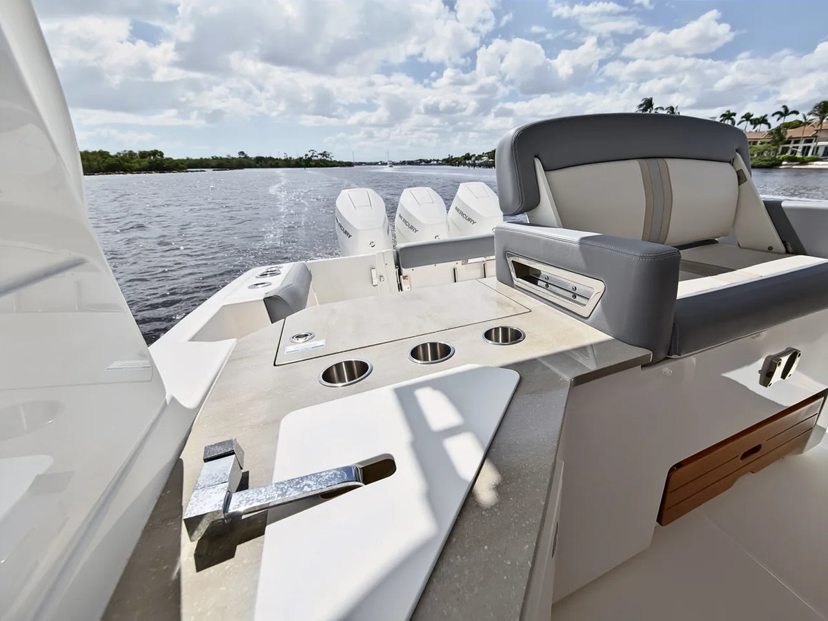 2025 Boston Whaler 350 REALM 35.0 feet, Stuart, Florida #70