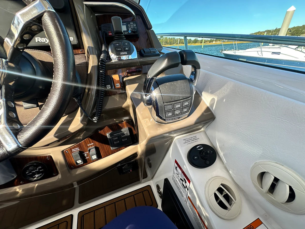 2014 Cruisers Yachts 380 EXPRESS 38.0 feet, Danvers, Massachusetts #18
