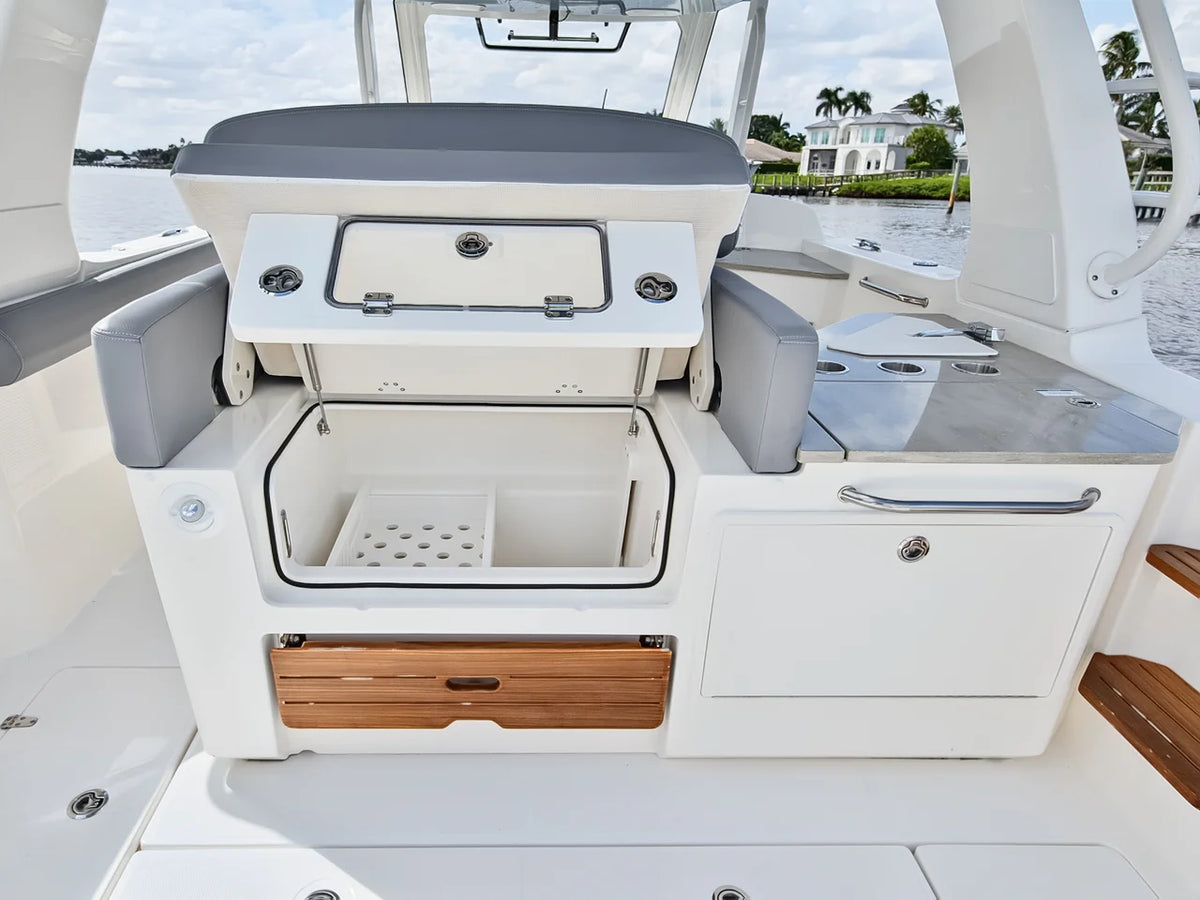 2025 Boston Whaler 350 REALM 35.0 feet, Stuart, Florida #55