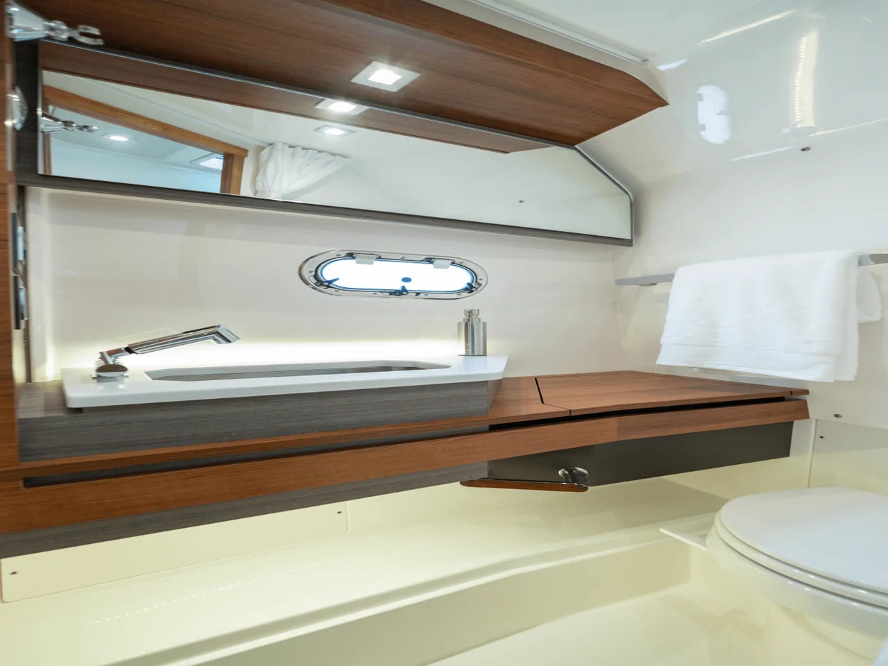 2025 Tiara Yachts LS 34 34.0 feet, Inuvik, Northwest Territories #48