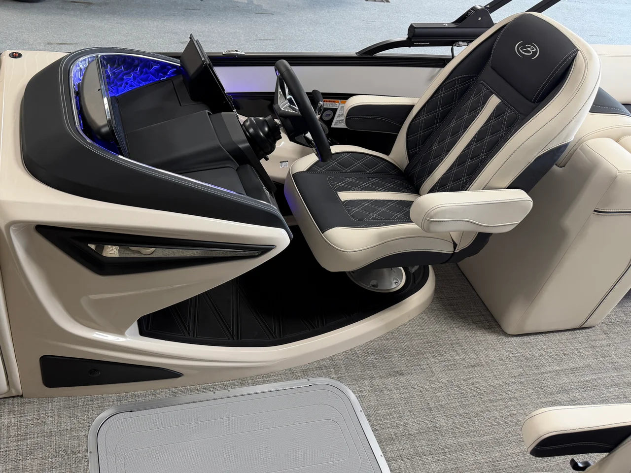 2027 Barletta LUSSO23QCSS 23.0 feet, Nisswa, Minnesota #43