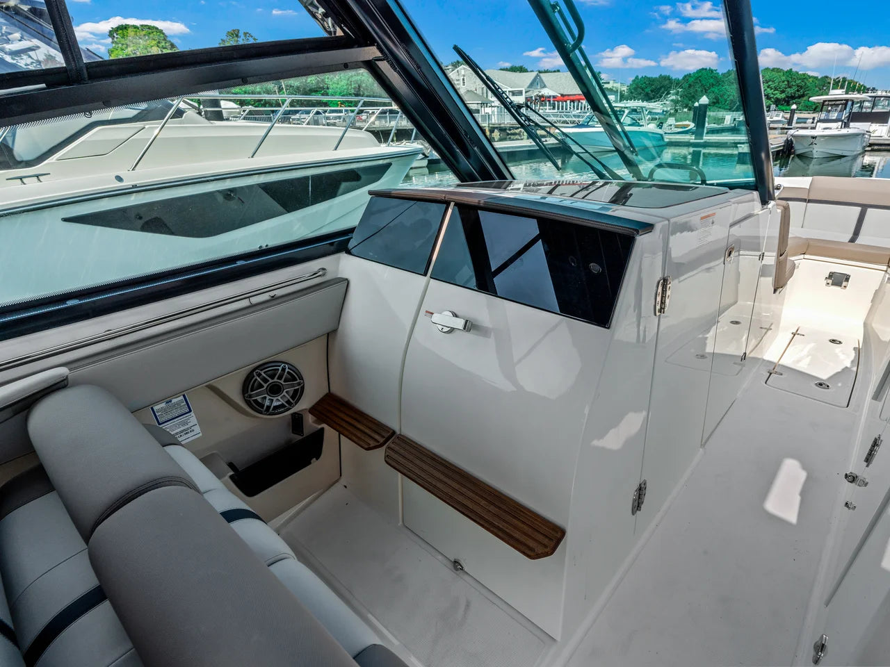 2026 Boston Whaler 330 Vantage 33.0 feet, Quincy, MA #26