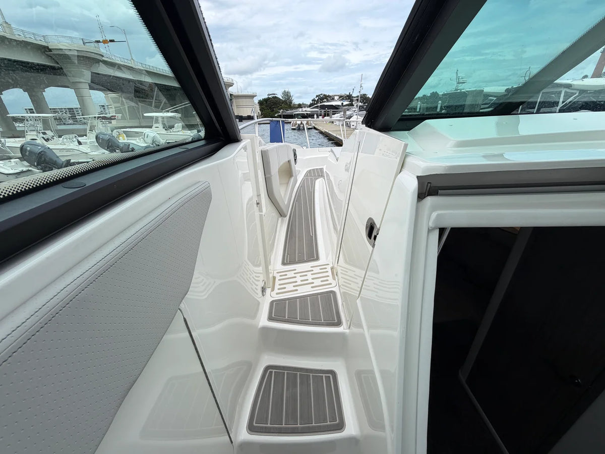 2027 Sea Ray Sundancer 320 Outboard 32.0 feet, Jupiter, Florida #23